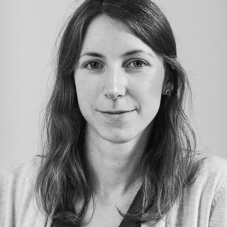 Janna Brißke | © BIS Wirtschaftsförderung Bremerhaven Portrait einer jungen Frau, die direkt in die Kamera lächelt | © BIS Wirtschaftsförderung Bremerhaven