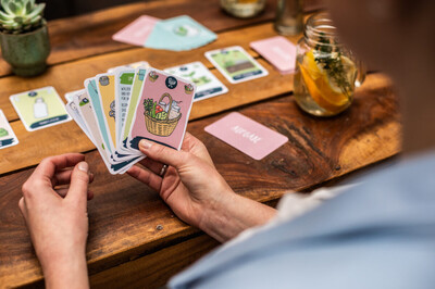 Bremerhavener Paar entwickelt nachhaltige Spiele | © Umwelt-Karten auf der Hand