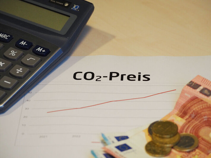 CO2-Preis: Unternehmen sollten ihre Verbräuche kennen | © energiekonsens