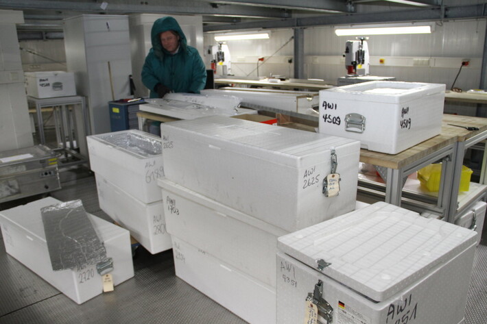 Dem Klimawandel auf der Spur: Bremerhavener Forscher tauchen im Eislabor in die Erdgeschichte ein | © Helmut Stapel