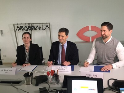 Der essbaren Verpackung auf der Spur | © Pressekonferenz im neugebauten Hauptsitz der NORDSEE GmbH Der essbaren Verpackung auf der Spur | © Pressekonferenz im neugebauten Hauptsitz der NORDSEE GmbH