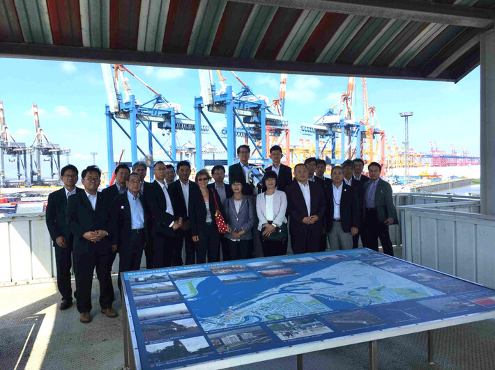 Grüne Leuchtturmprojekte aus Bremerhaven als Zukunftsweg für Japan | © Helmut Stapel Grüne Leuchtturmprojekte aus Bremerhaven als Zukunftsweg für Japan | © Helmut Stapel
