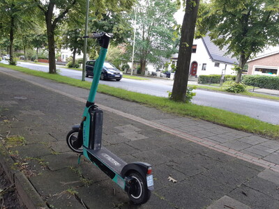 Mit dem E-Roller nachhaltig mobil durch Bremerhaven | © Michaela Finnie