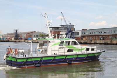 Norddeutsche Seehafennetzwerk setzt sich für saubere Schifffahrt ein - Das Arbeitsschiff "Seeadler" von bremeports fährt dieselelektrisch | © Helmut Stapel Norddeutsche Seehafennetzwerk setzt sich für saubere Schifffahrt ein | © Helmut Stapel