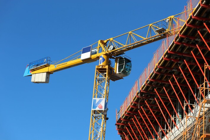 Unternehmensgebäude energieeffizient planen | © energiekonsens